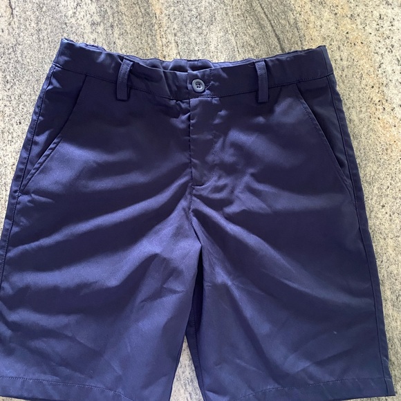 Boys Under Armour Navy Flat Front Shorts Lightweight Casual - Picture 1 of 3
